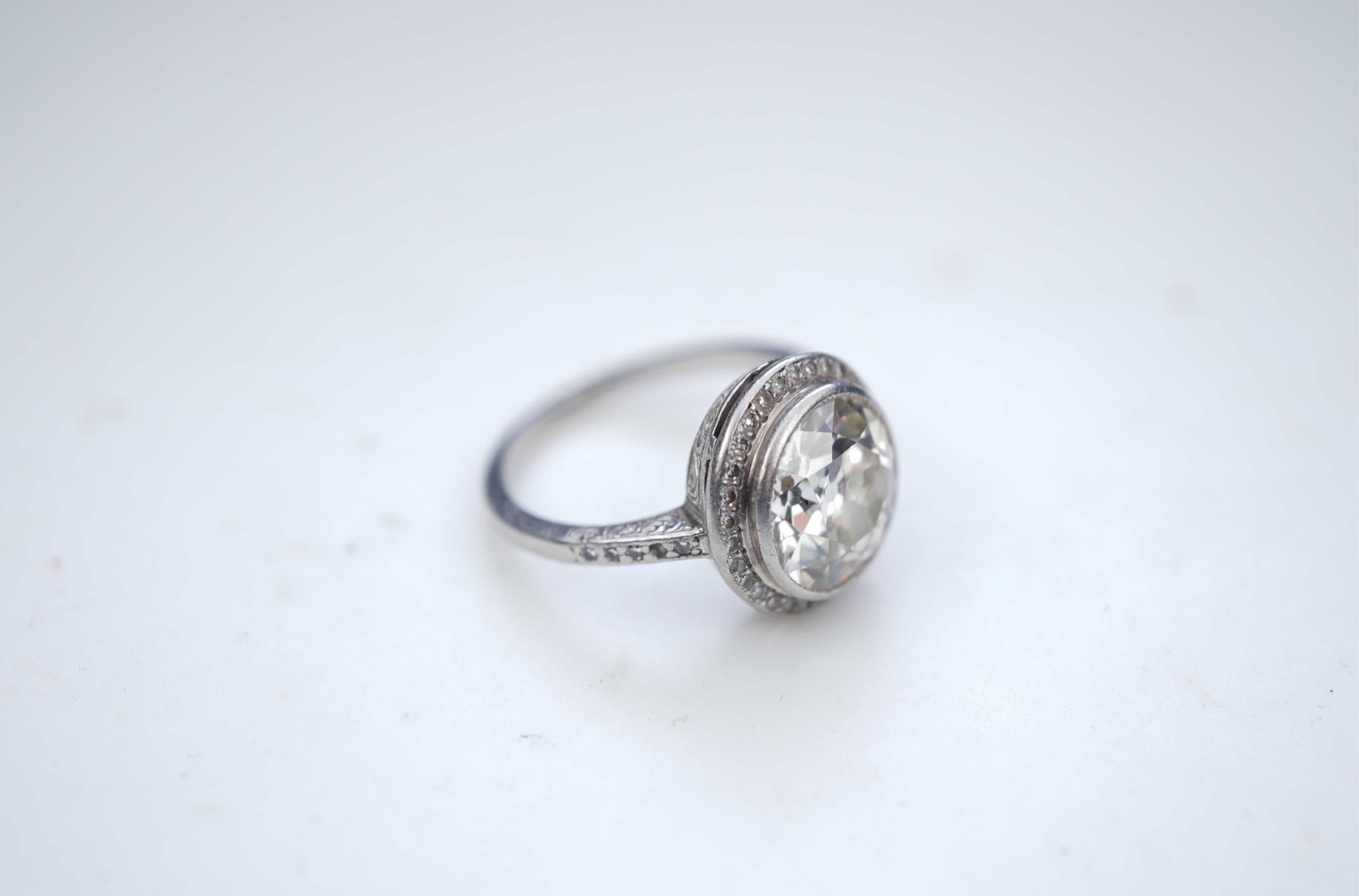An attractive diamond ring, early 20th century